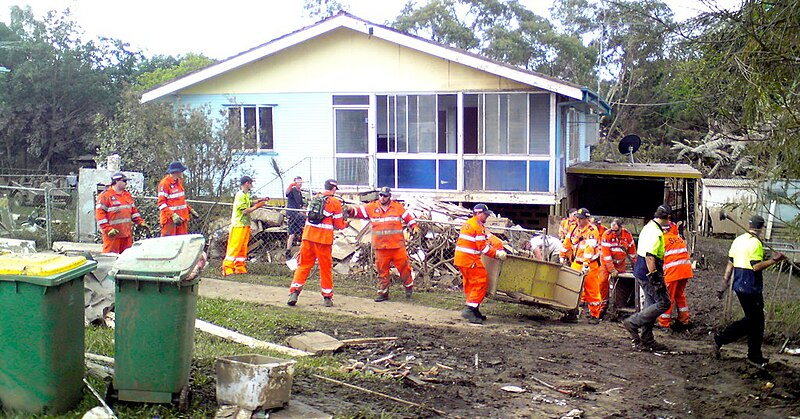 File:Volunteer emergency crews help to clear debris from a house in Goodna.jpg